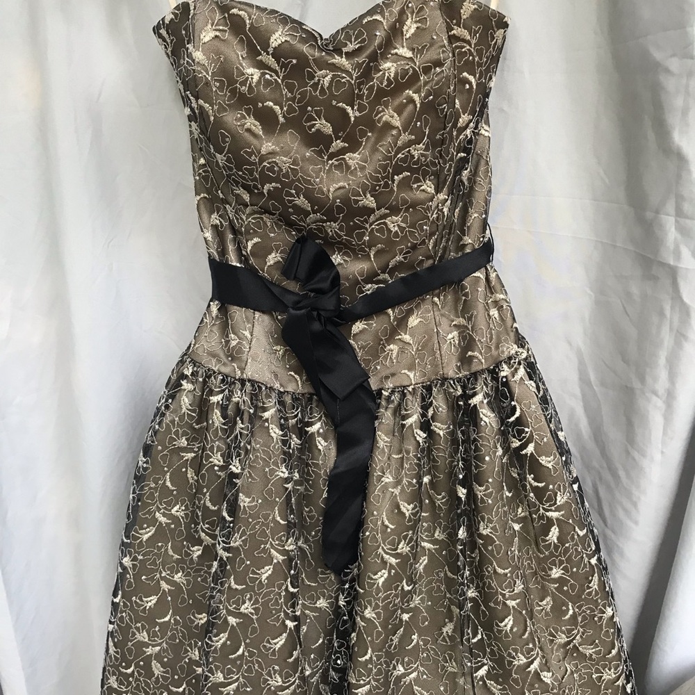 EUC strapless cocktail dress Black and gold